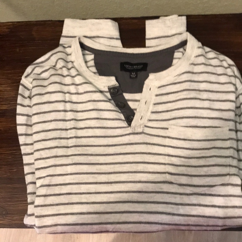 Lucky brand Henley in great condition